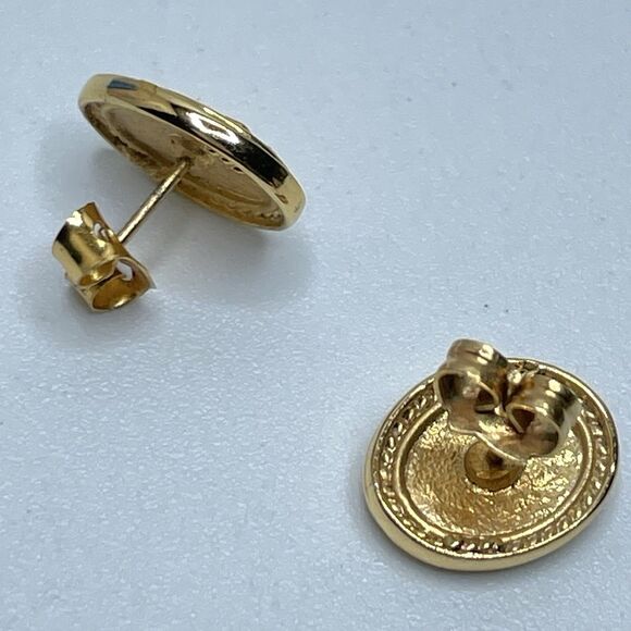 Dainty Gold Tone Cameo Stud Earrings Post Setting Victorian Vintage Look Unique - Picture 7 of 7